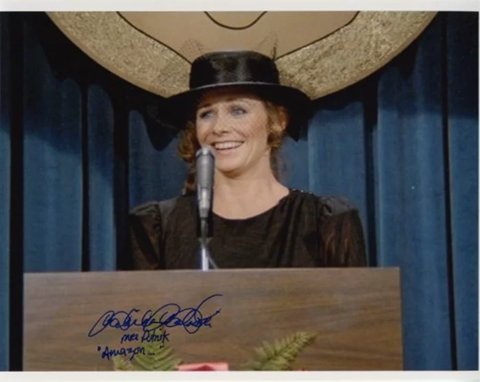 Belinda Balaski autograph