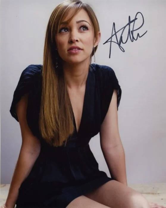 Autumn Reeser autograph
