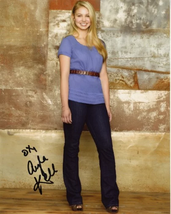 Ayla Kell autograph