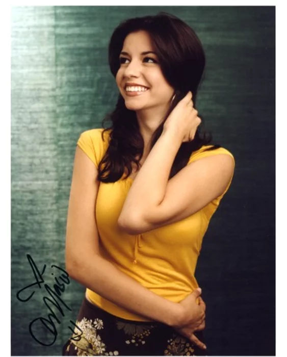 Masiela Lusha autograph