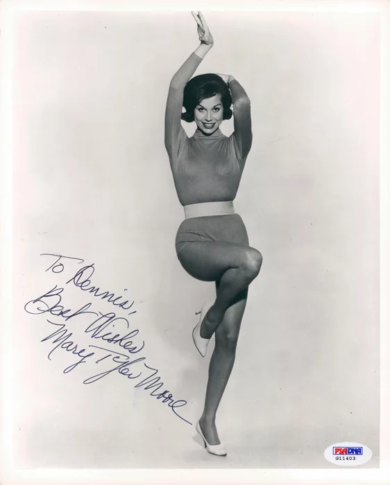 Mary Tyler Moore autograph