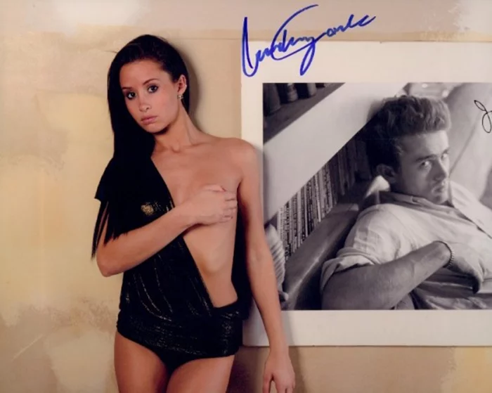 Courtney Soule autograph