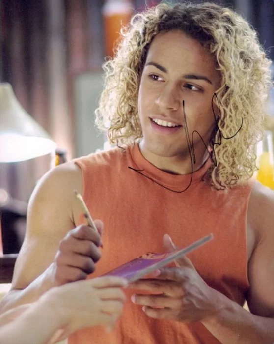 Victor Rasuk autograph