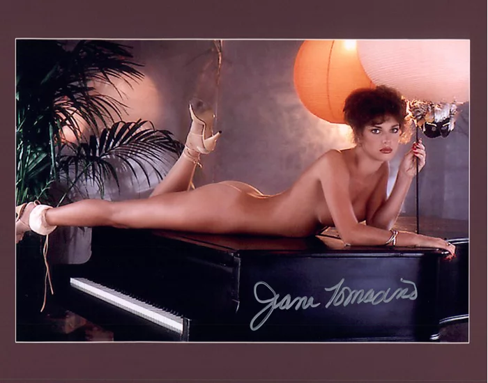 Jeana Tomasino autograph