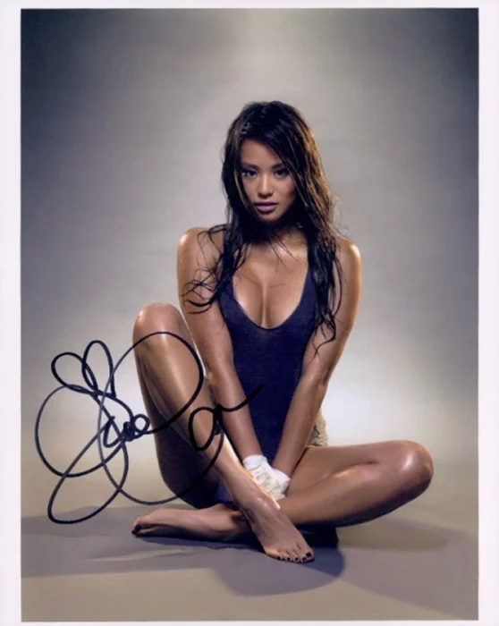Jamie Chung autograph