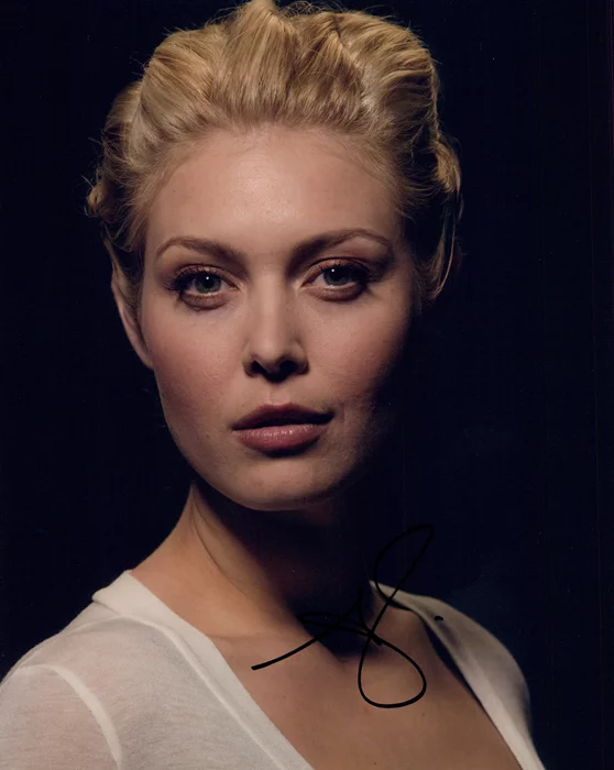 Alaina Huffman autograph