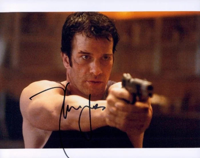 Thomas Jane autograph