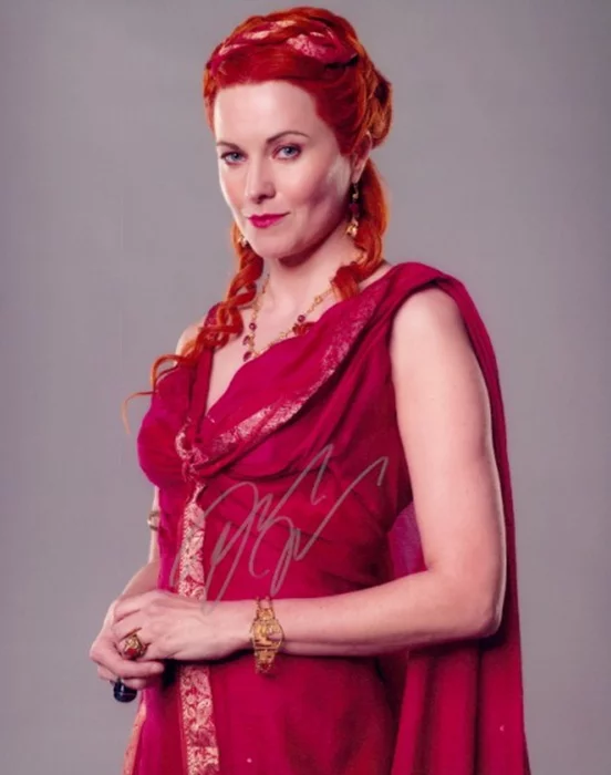 Lucy Lawless autograph