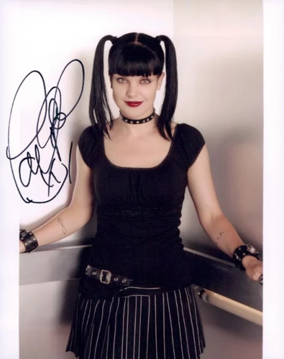 Pauley Perrette autograph