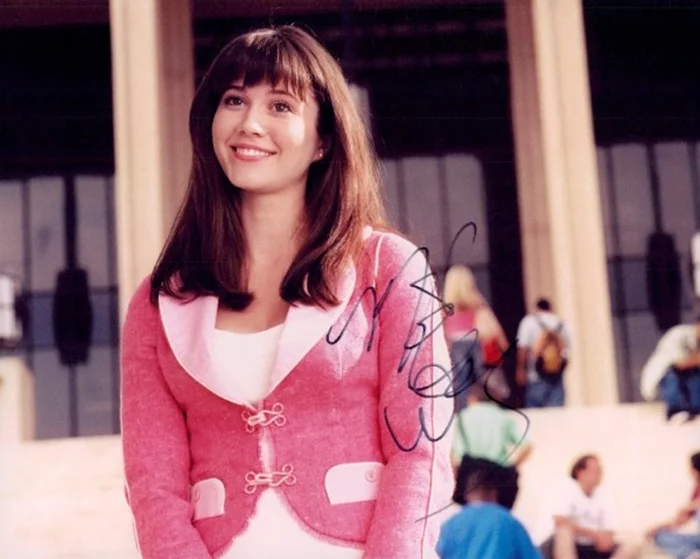 Mary Elizabeth Winstead autograph
