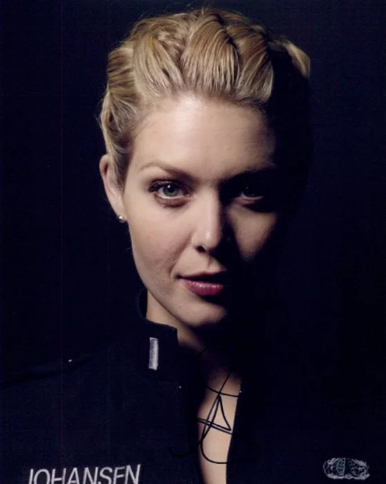 Alaina Huffman autograph