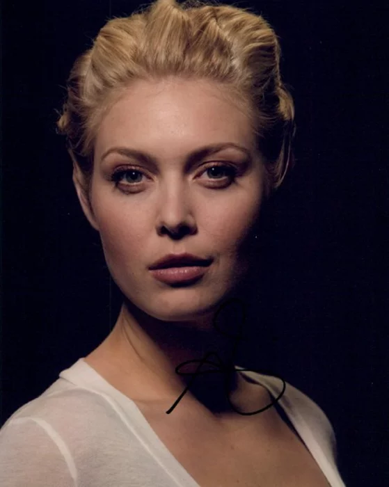 Alaina Huffman autograph