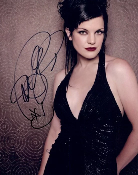 Pauley Perrette autograph