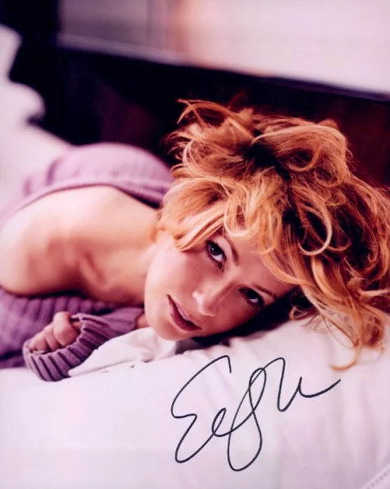 Elisabeth Shue autograph