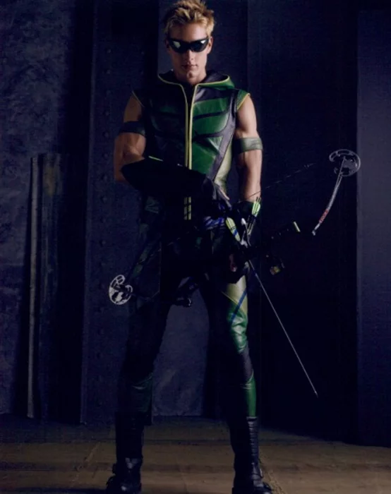 Justin Hartley autograph