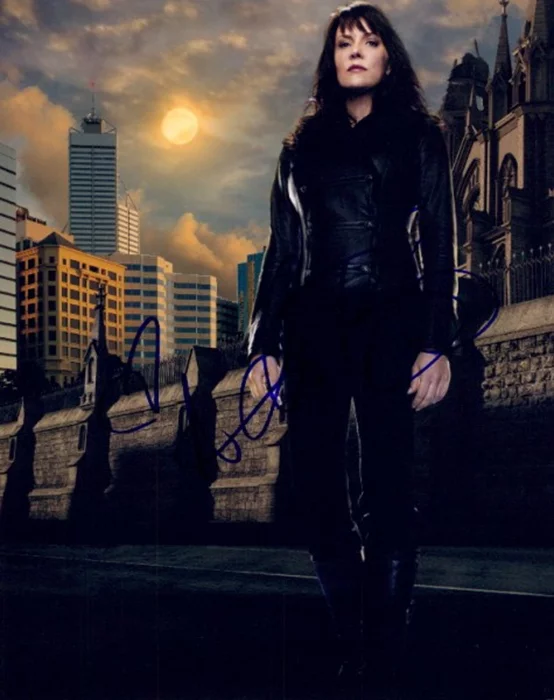 Amanda Tapping autograph