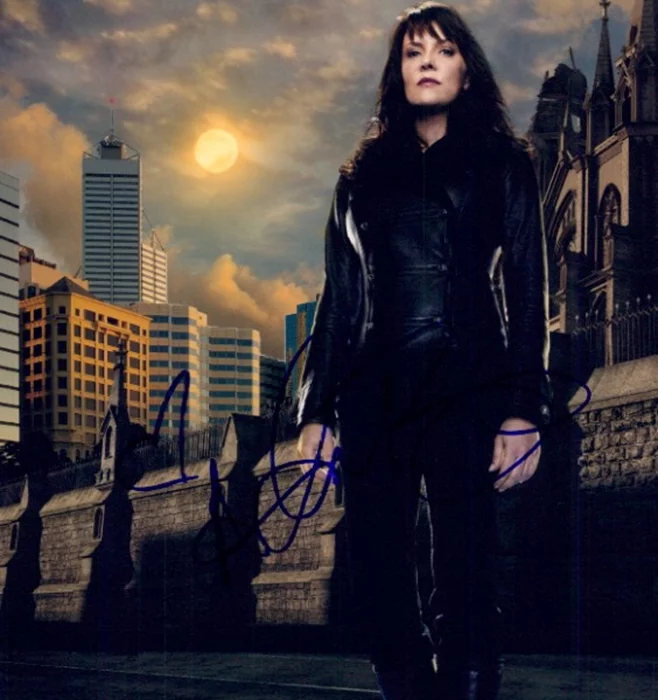 Amanda Tapping autograph