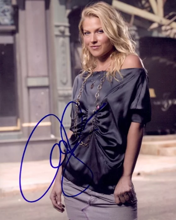 Ali Larter autograph