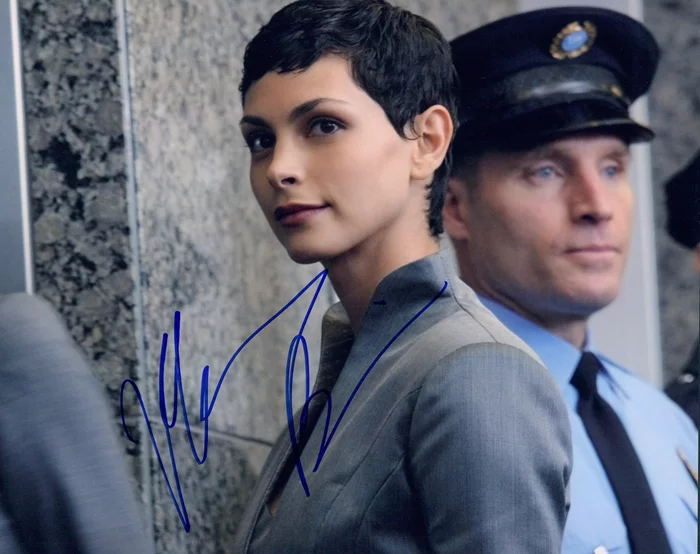 Morena Baccarin autograph