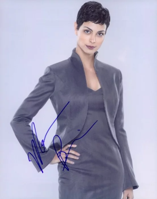 Morena Baccarin autograph