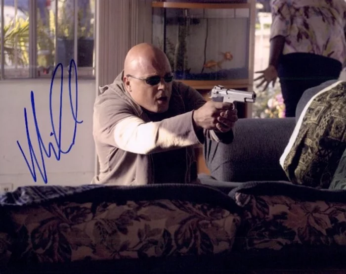 Michael Chiklis autograph