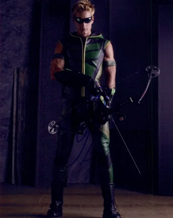 Justin Hartley autograph