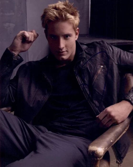Justin Hartley autograph