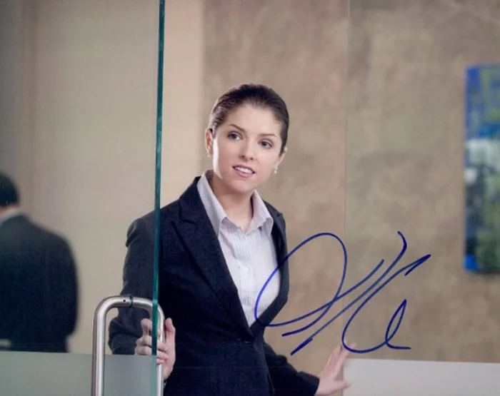 Anna Kendrick autograph