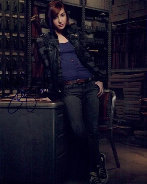 Allison Scagliotti autograph