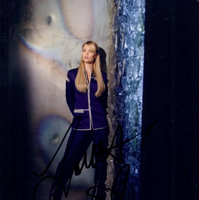 Laura Vandervoort autograph