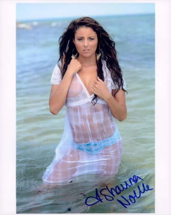 Shauna Noelle autograph
