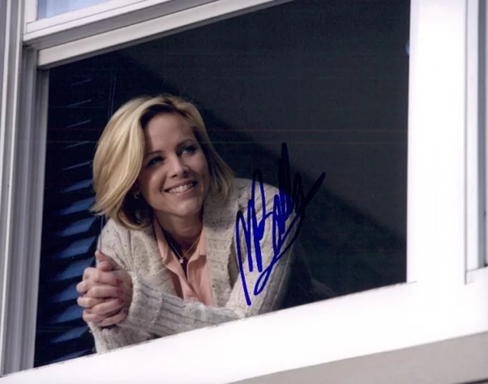 Maria Bello autograph