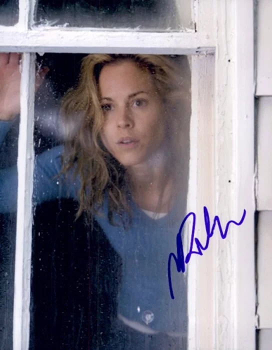 Maria Bello autograph