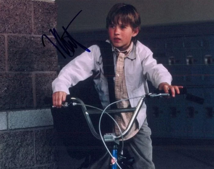 Haley Joel Osment autograph