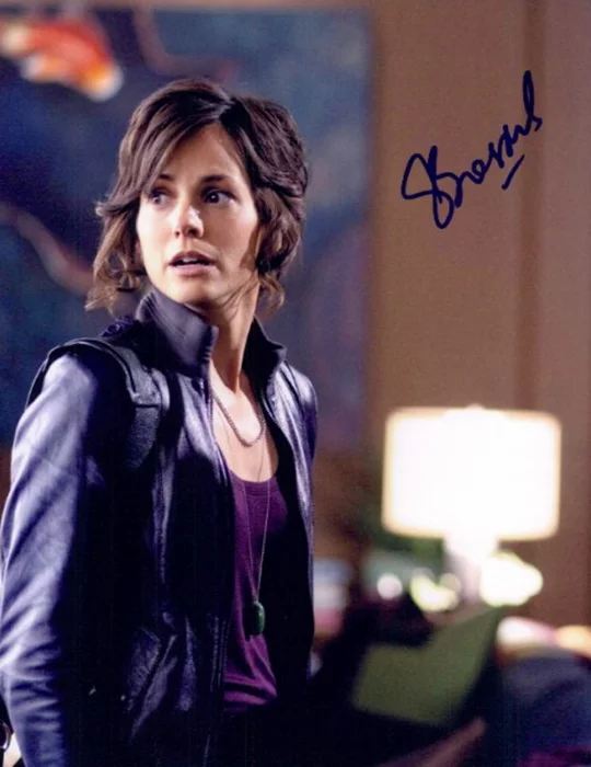 Stephanie Szostak autograph