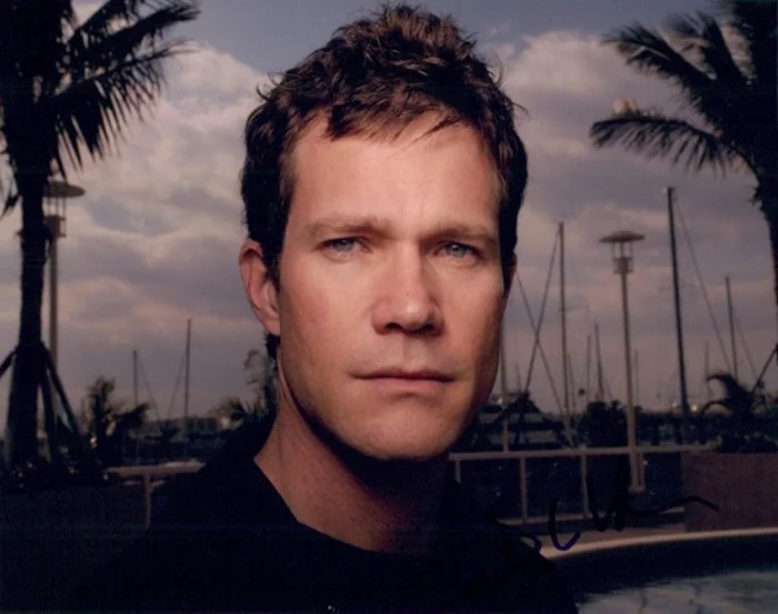 Dylan Walsh autograph