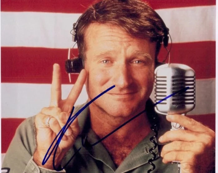 Robin Williams autograph