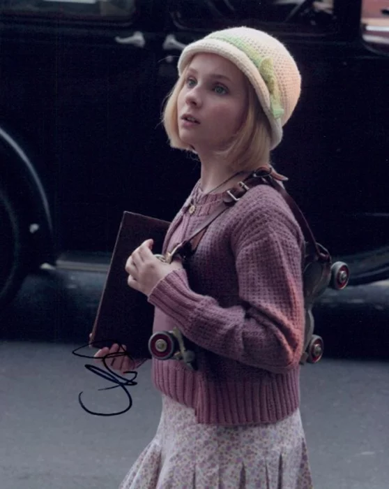 Abigail Breslin autograph