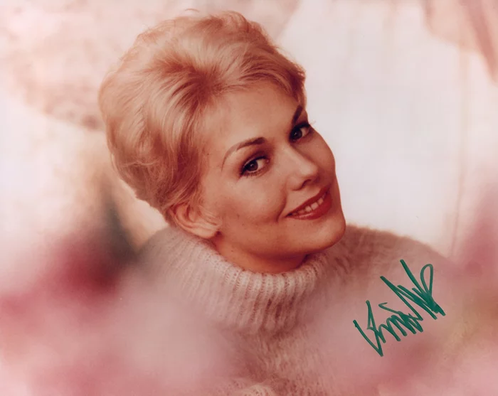 Kim Novak autograph