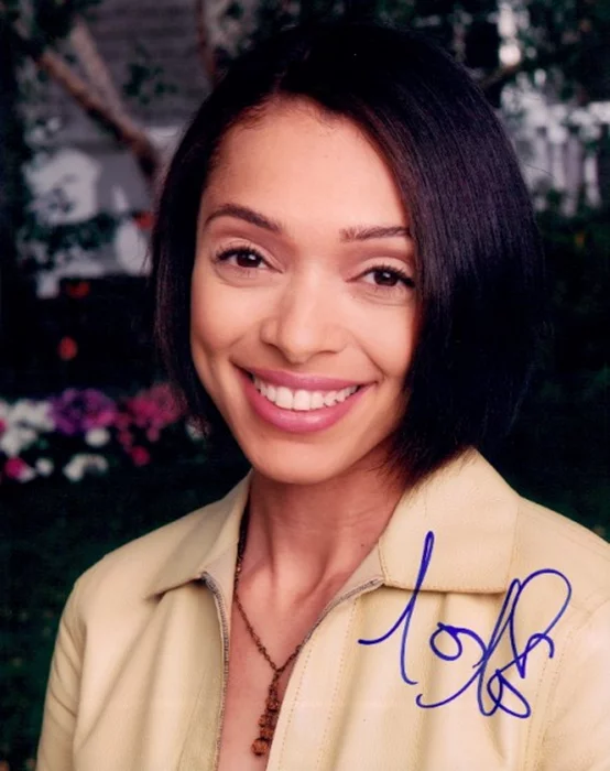 Tamara Taylor autograph