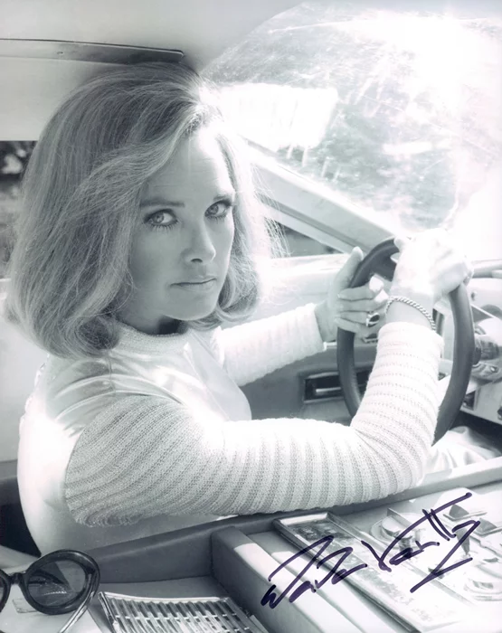 Wanda Ventham autograph