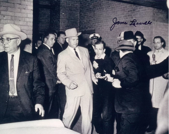 James Leavelle autograph