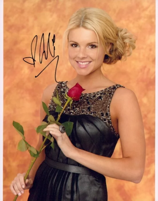 Ali Fedotowsky autograph