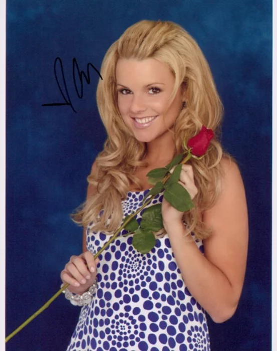 Ali Fedotowsky autograph