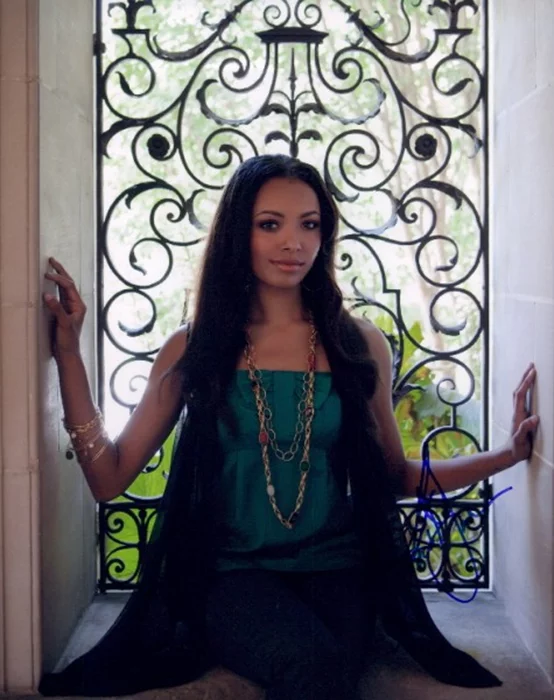 Katerina Graham autograph