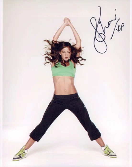 Sharni Vinson autograph