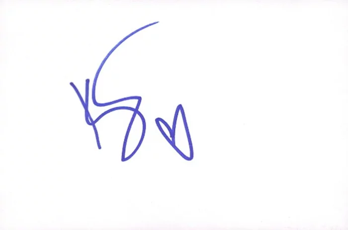 Kara Taitz autograph