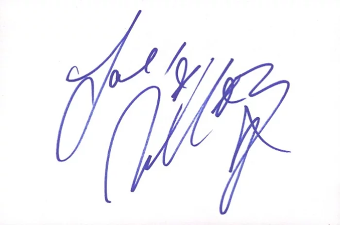 Nikki Blonsky autograph