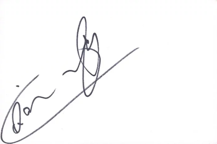 Q'Orianka Kilcher autograph