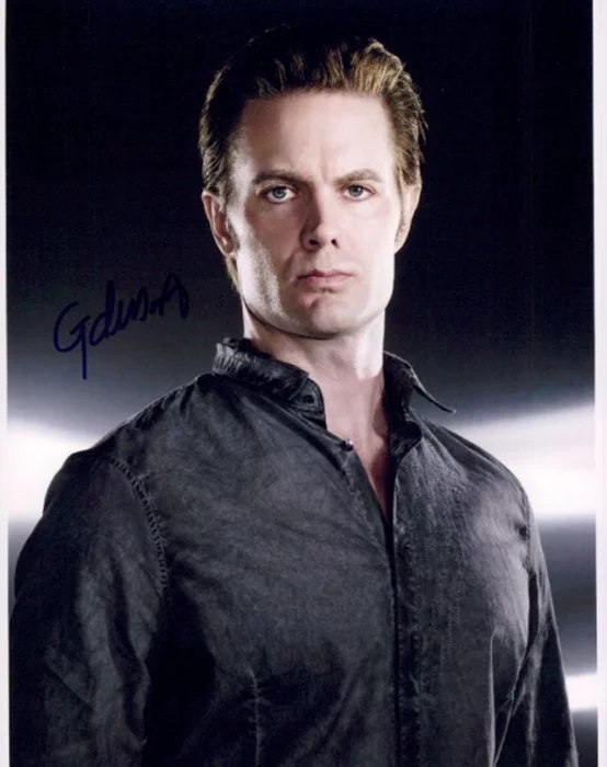 Garret Dillahunt autograph